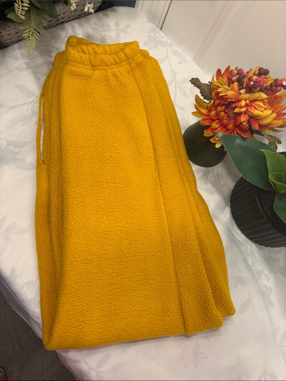 The North Face Women’s Yellow Fleece Pants Size L – New Without Tags - Picture 5 of 6
